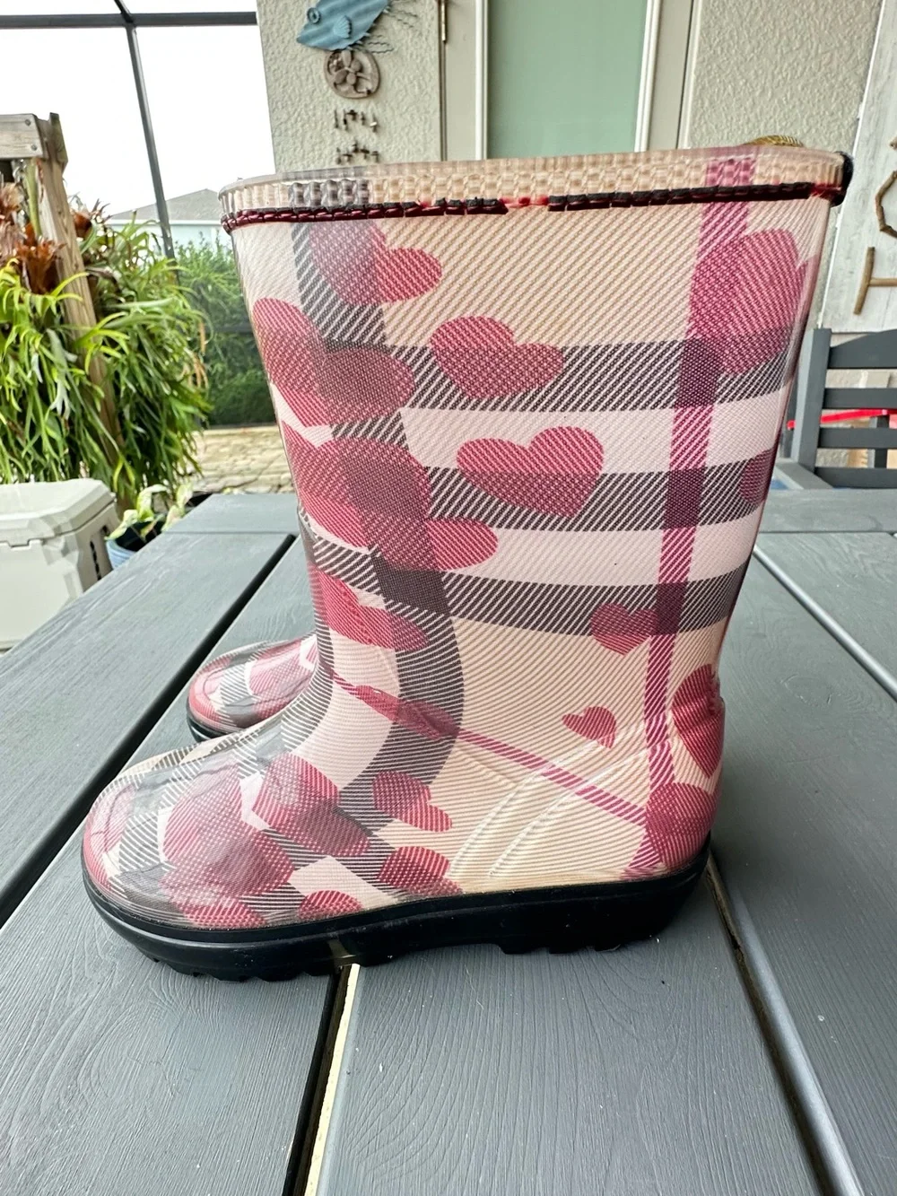 Burberry heart-print check rain boots size 2